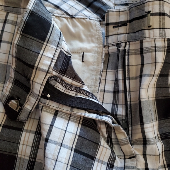 Izod Golf plaid Capri  pants - Picture 9 of 10